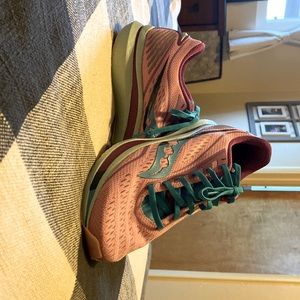 Saucony Womens Running Shoe Size 10